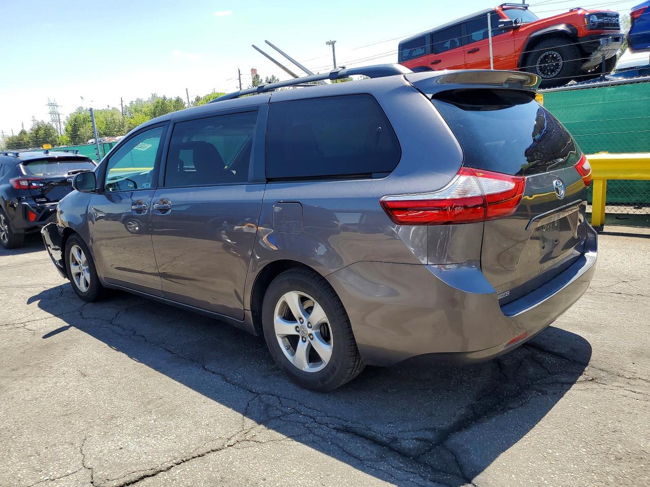 Toyota Sienna Le