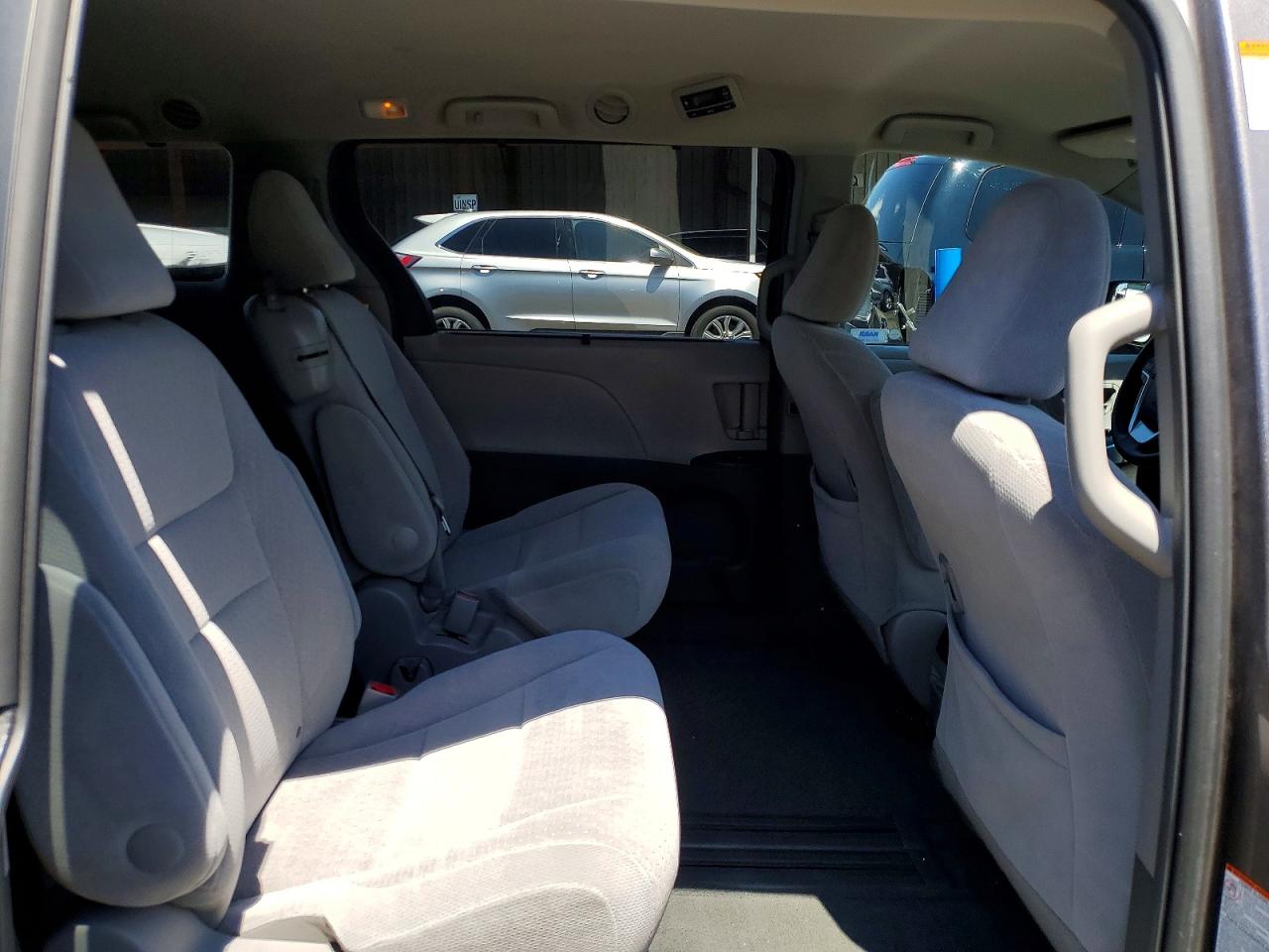 Toyota Sienna Le