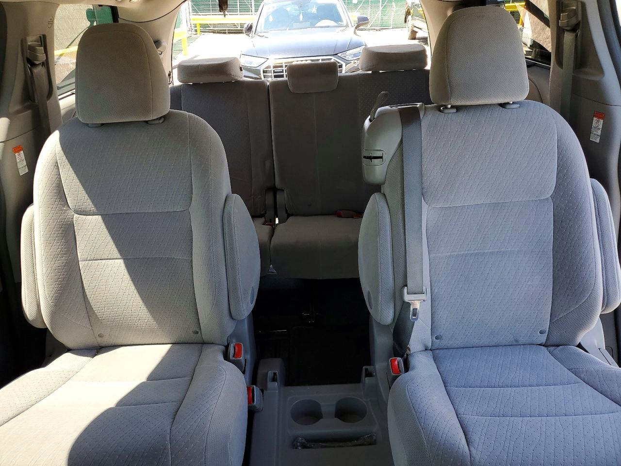 Toyota Sienna Le