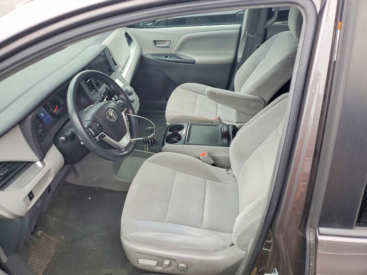 Toyota Sienna Le