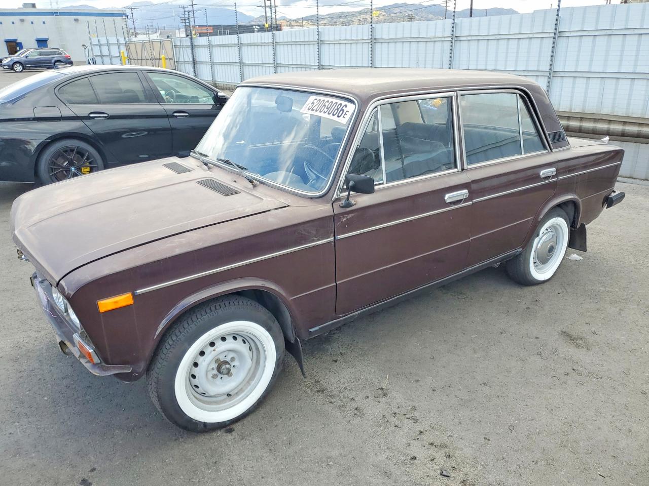 Salvage Lada Niva Image