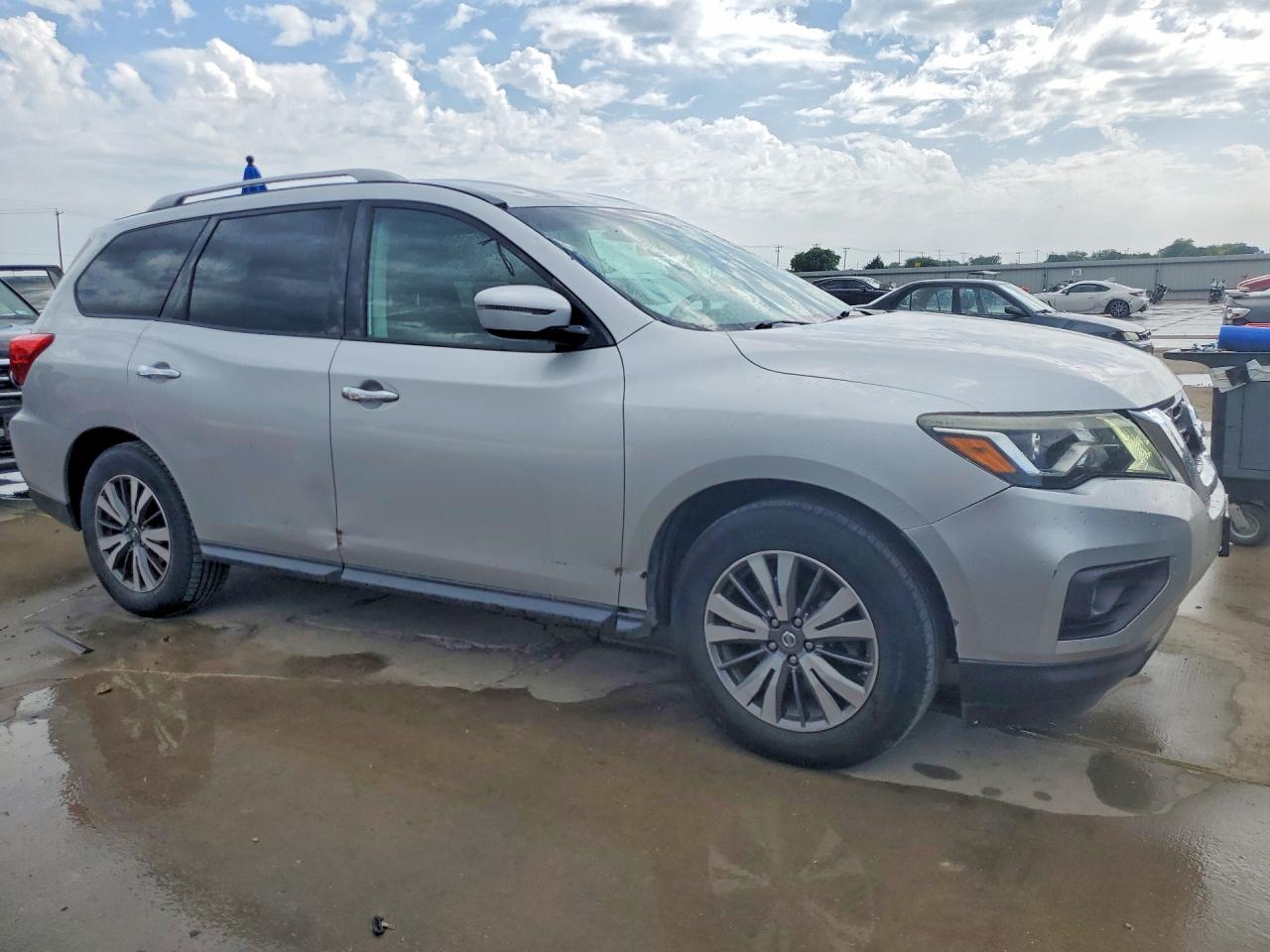 Nissan Pathfinder Sv