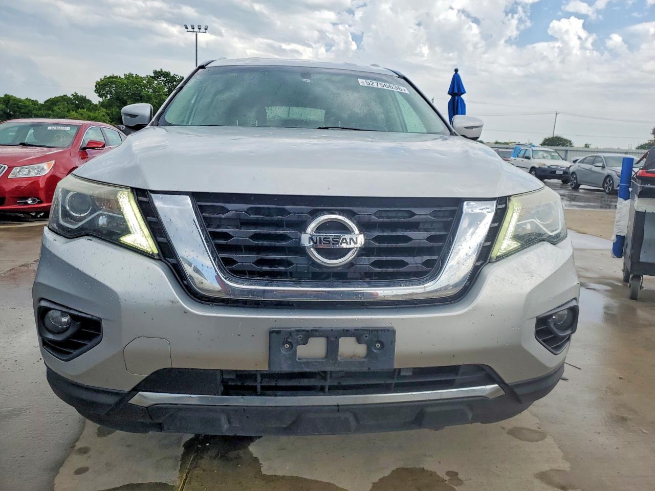 Nissan Pathfinder Sv