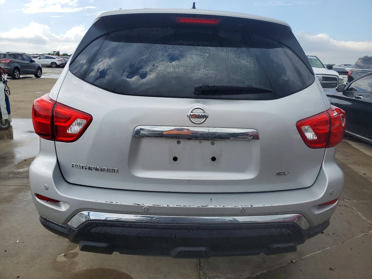 Nissan Pathfinder Sv