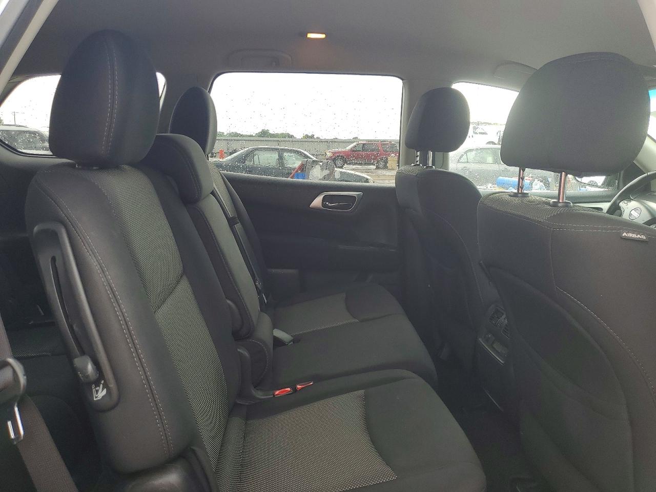 Nissan Pathfinder Sv