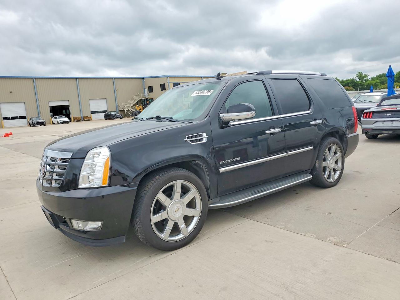 Salvage Cadillac Escalade Image