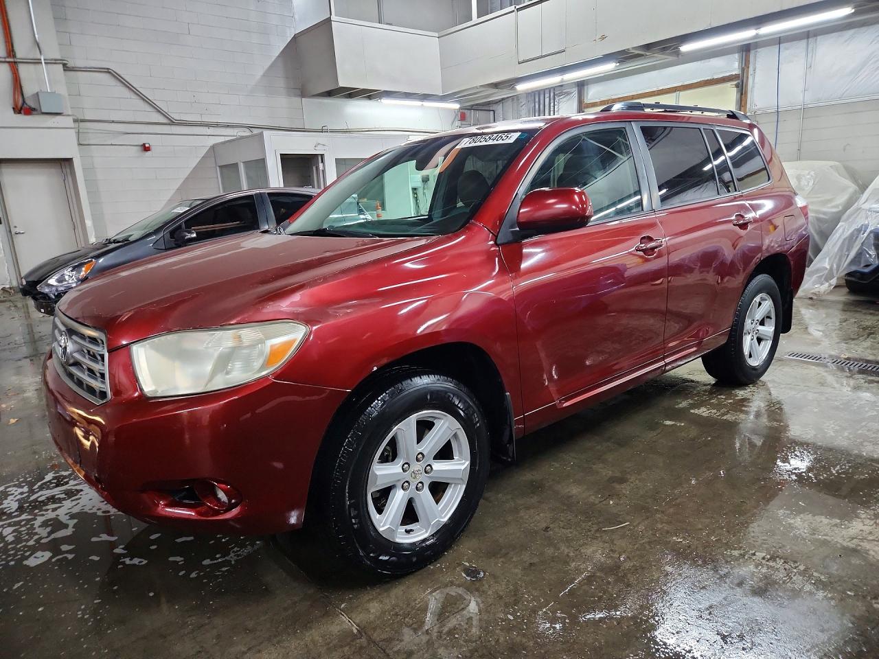 Salvage Toyota Highlander Image
