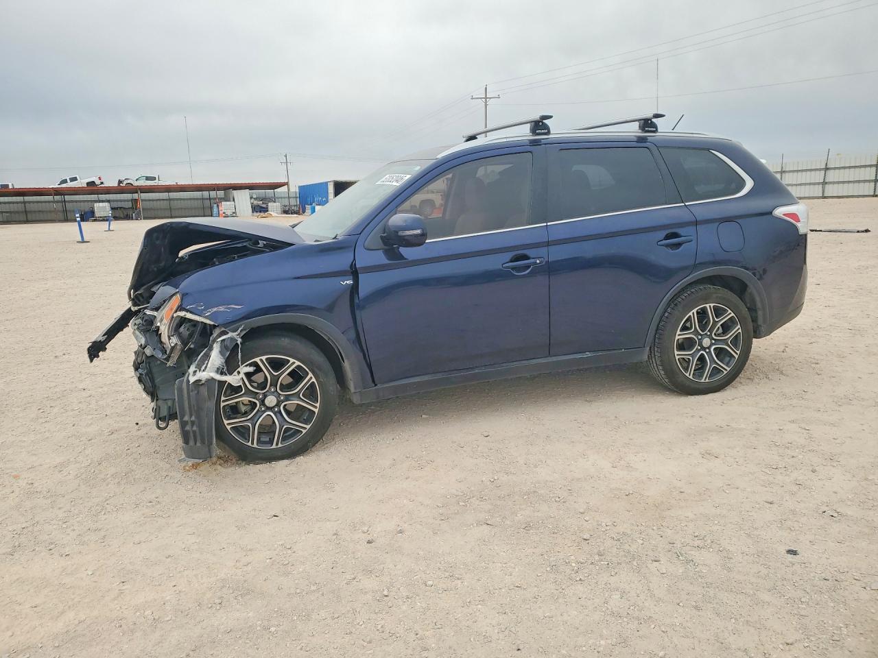 Salvage Mitsubishi Outlander Image