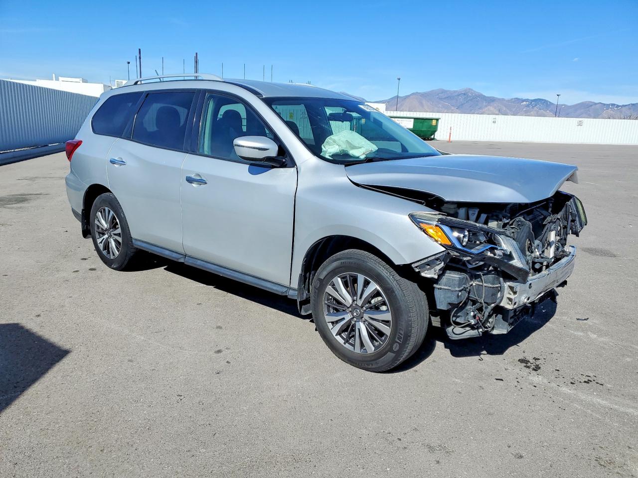 Nissan Pathfinder S