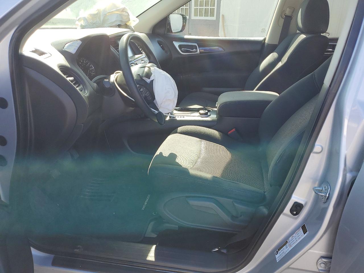 Nissan Pathfinder S