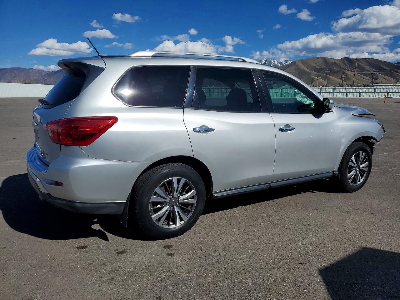 Nissan Pathfinder S