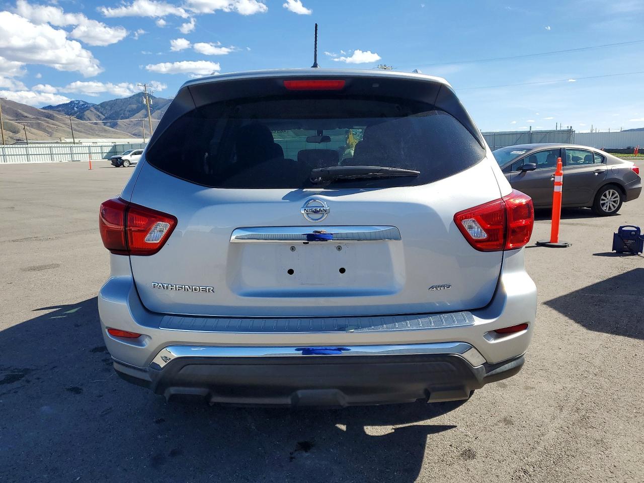 Nissan Pathfinder S