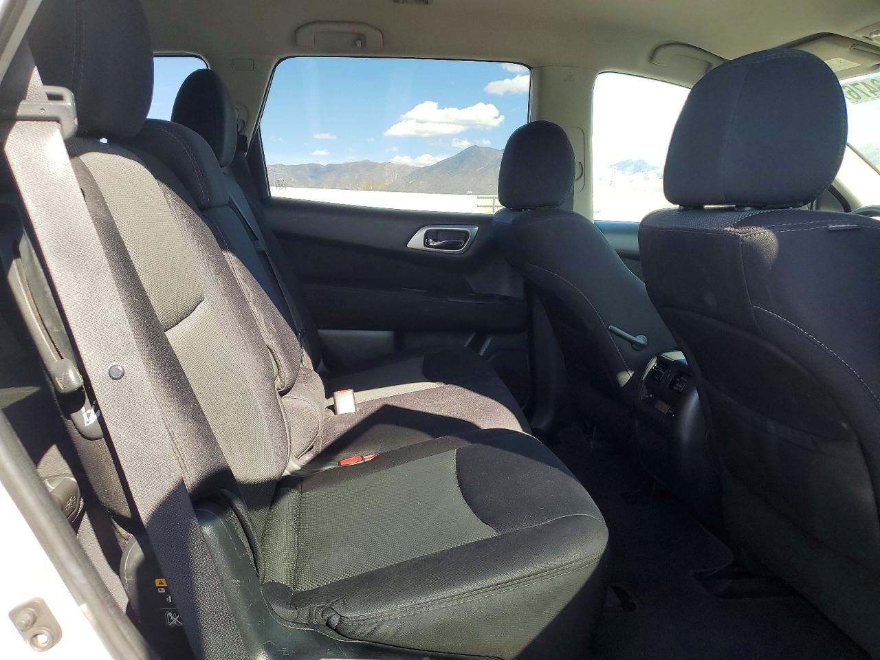 Nissan Pathfinder S