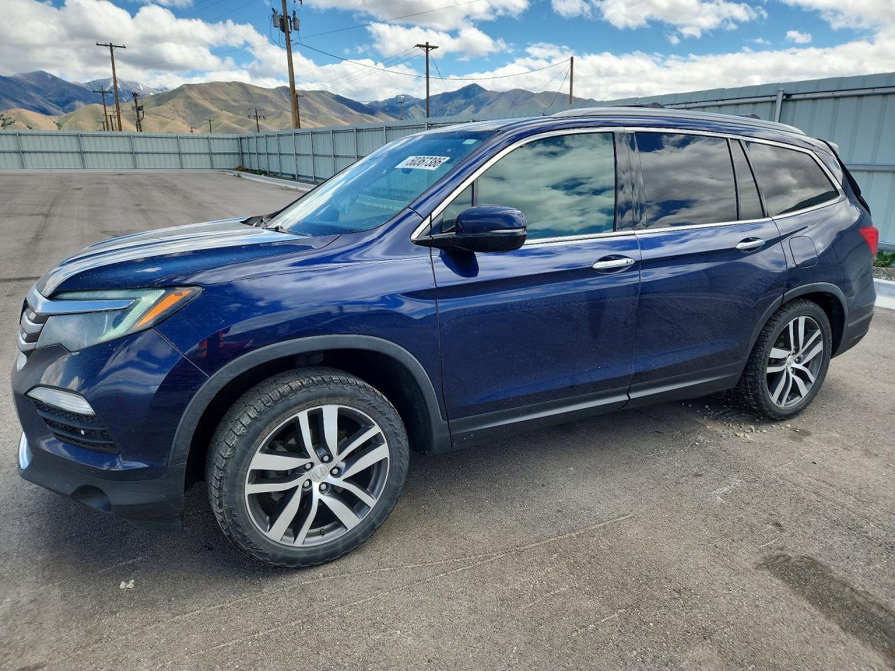 Salvage Honda Pilot Image