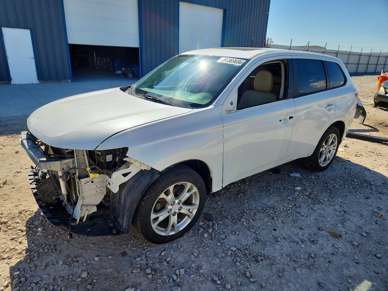 Salvage Mitsubishi Outlander Image
