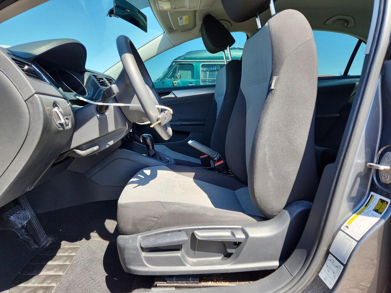 Volkswagen Jetta S