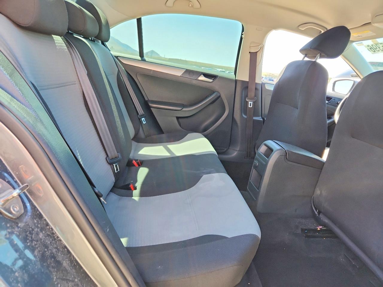 Volkswagen Jetta S