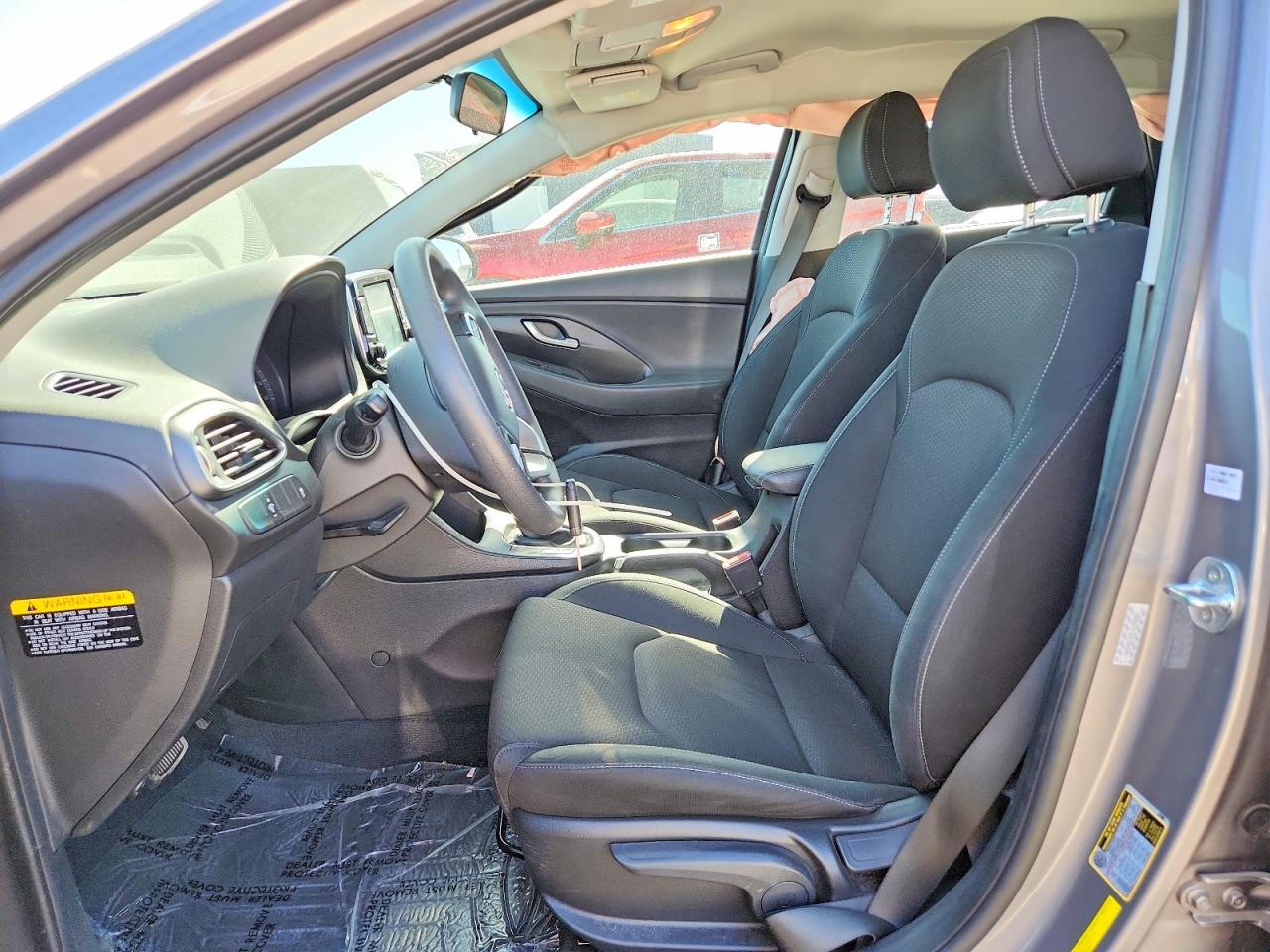Hyundai ELANTRA Base