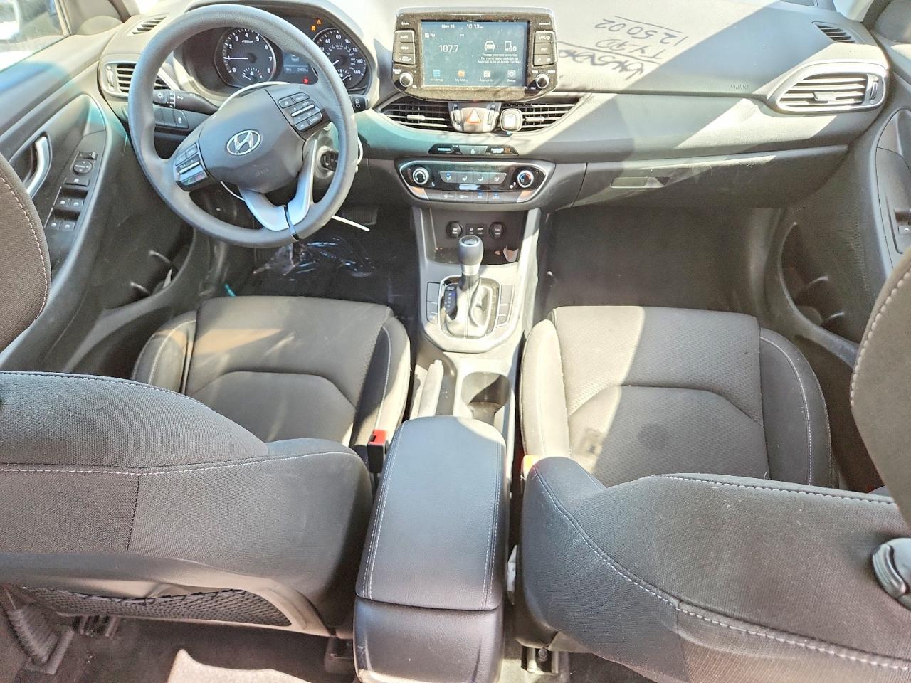 Hyundai ELANTRA Base