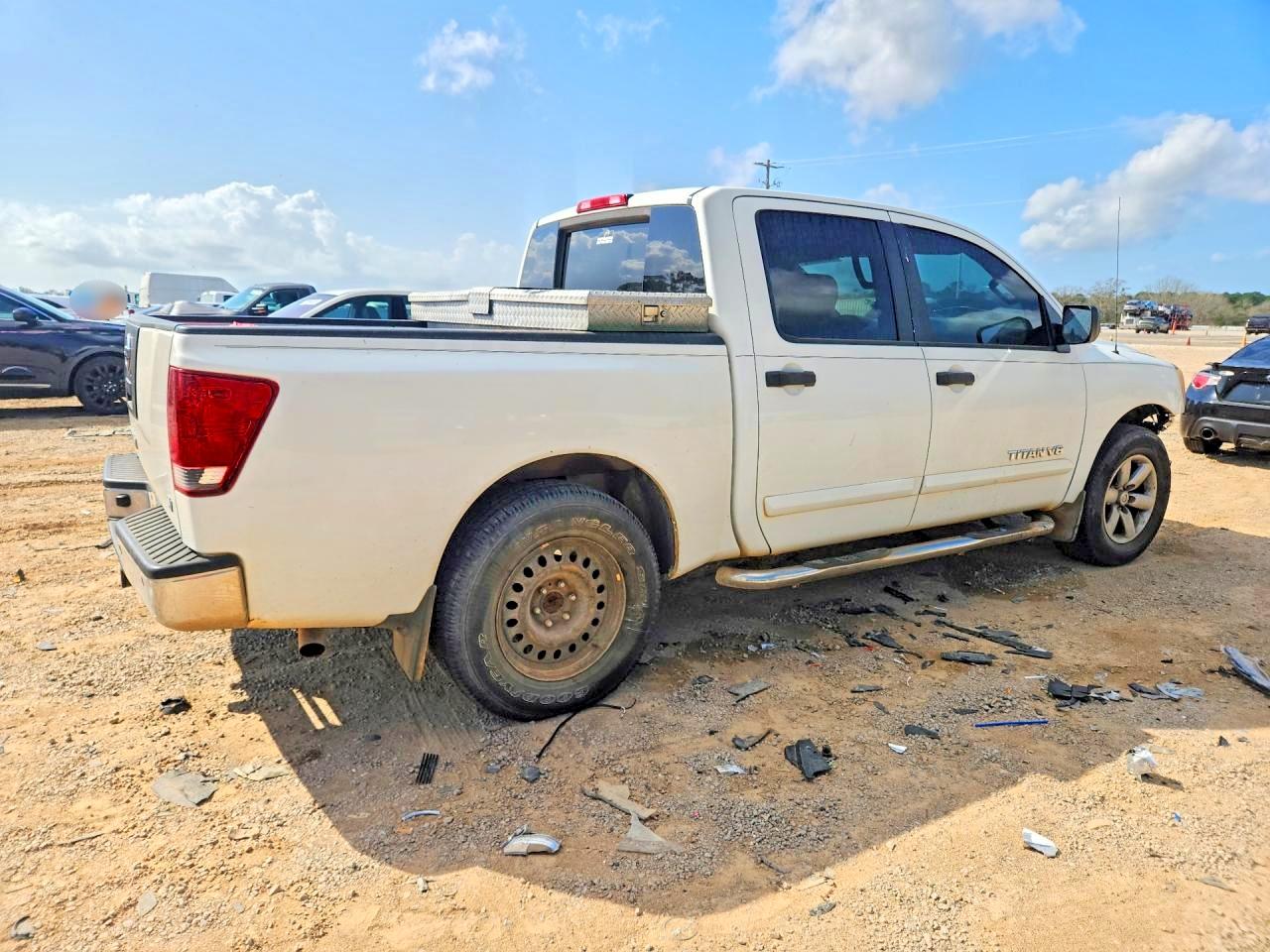 Nissan Titan Sv
