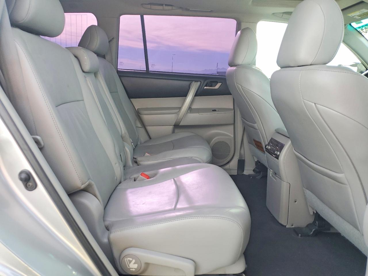Toyota Highlander Base