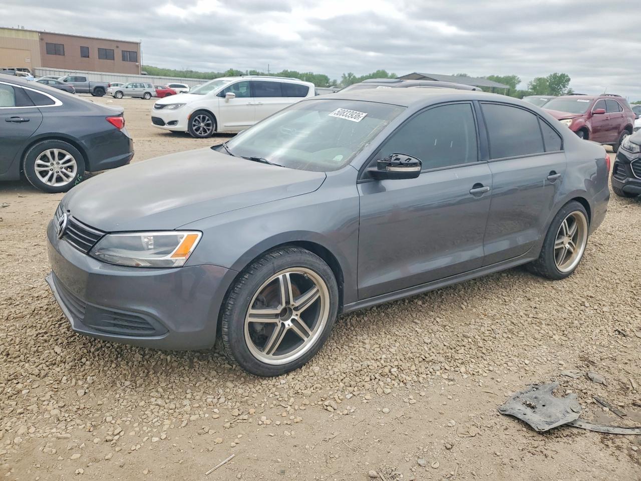 Salvage Volkswagen Jetta Image