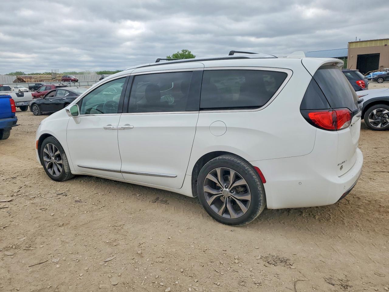 Chrysler Pacifica Limited