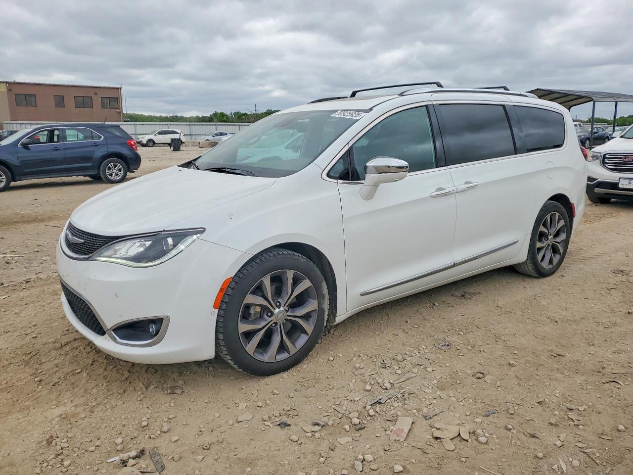 Salvage Chrysler Pacifica Image