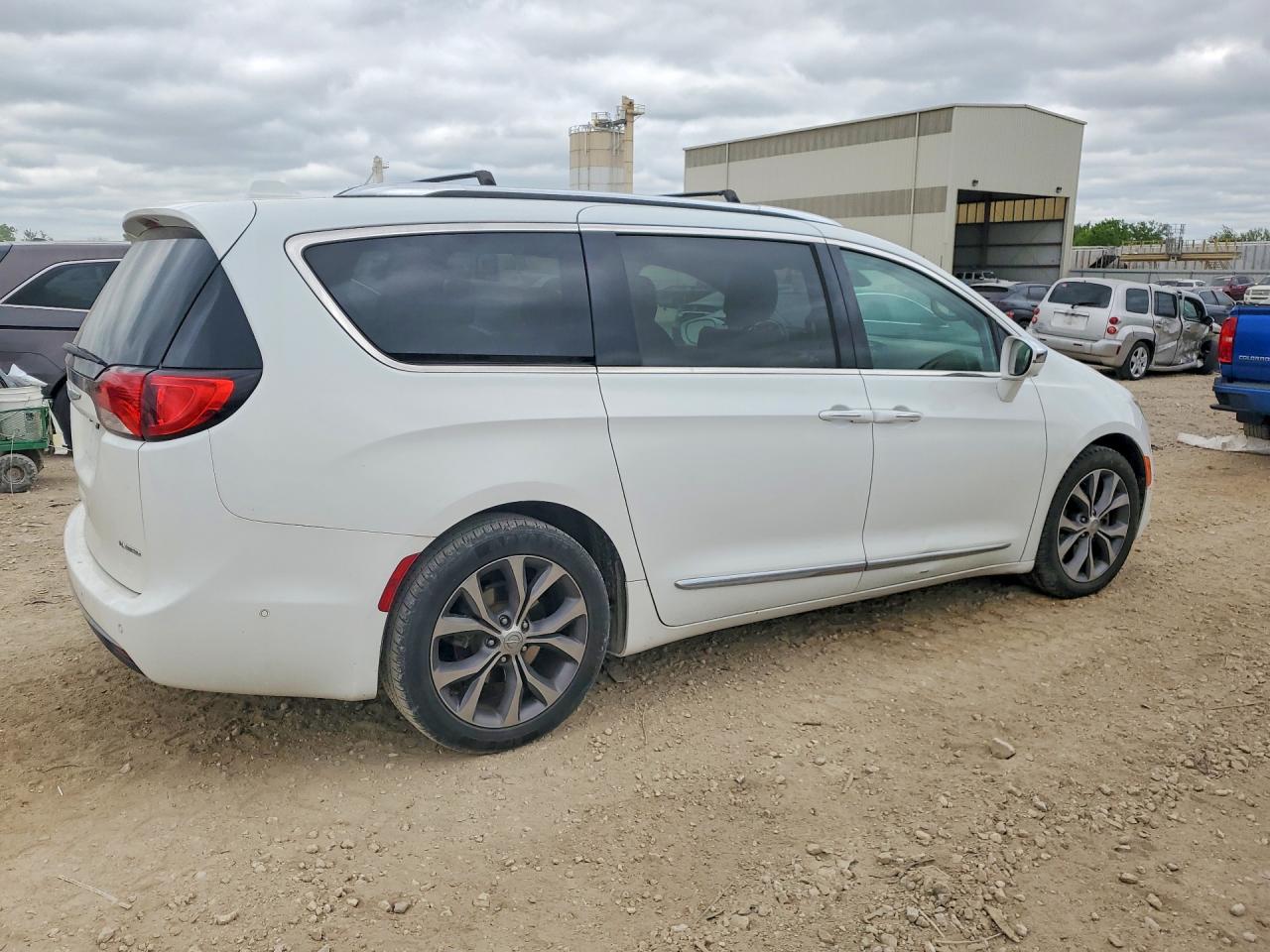 Chrysler Pacifica Limited