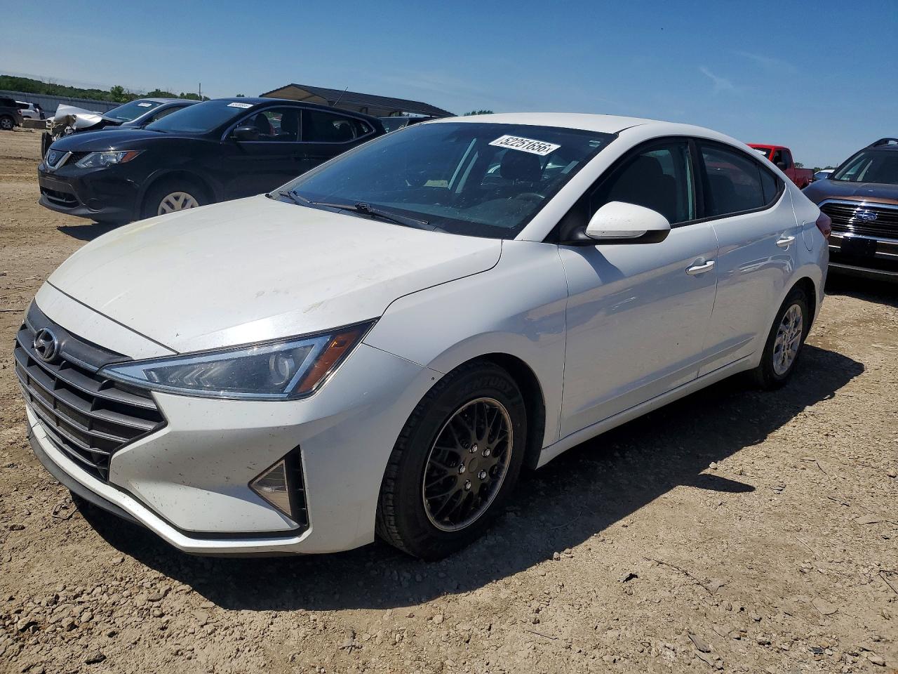 Salvage Hyundai ELANTRA Image