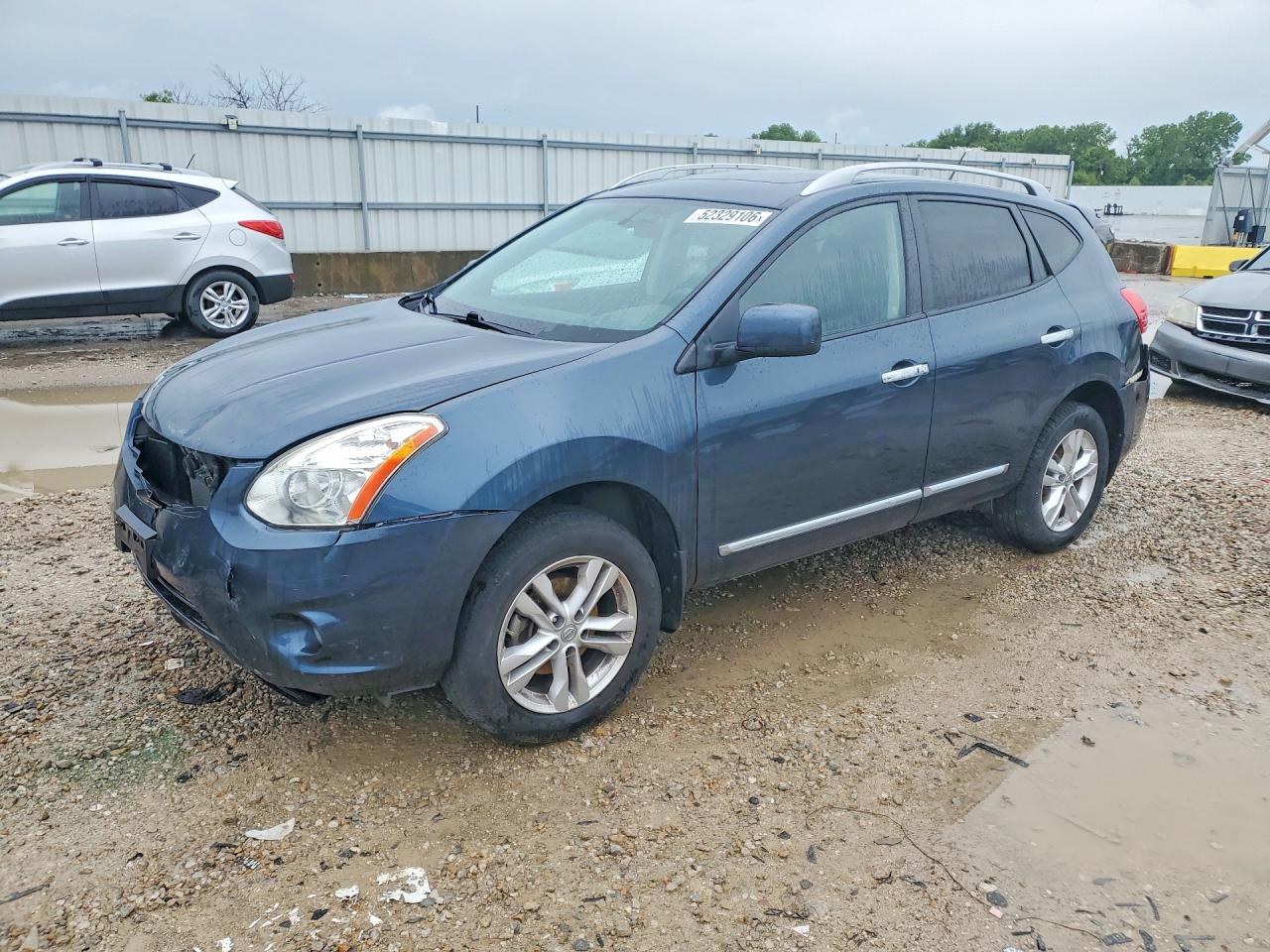 Salvage Nissan Rogue Image