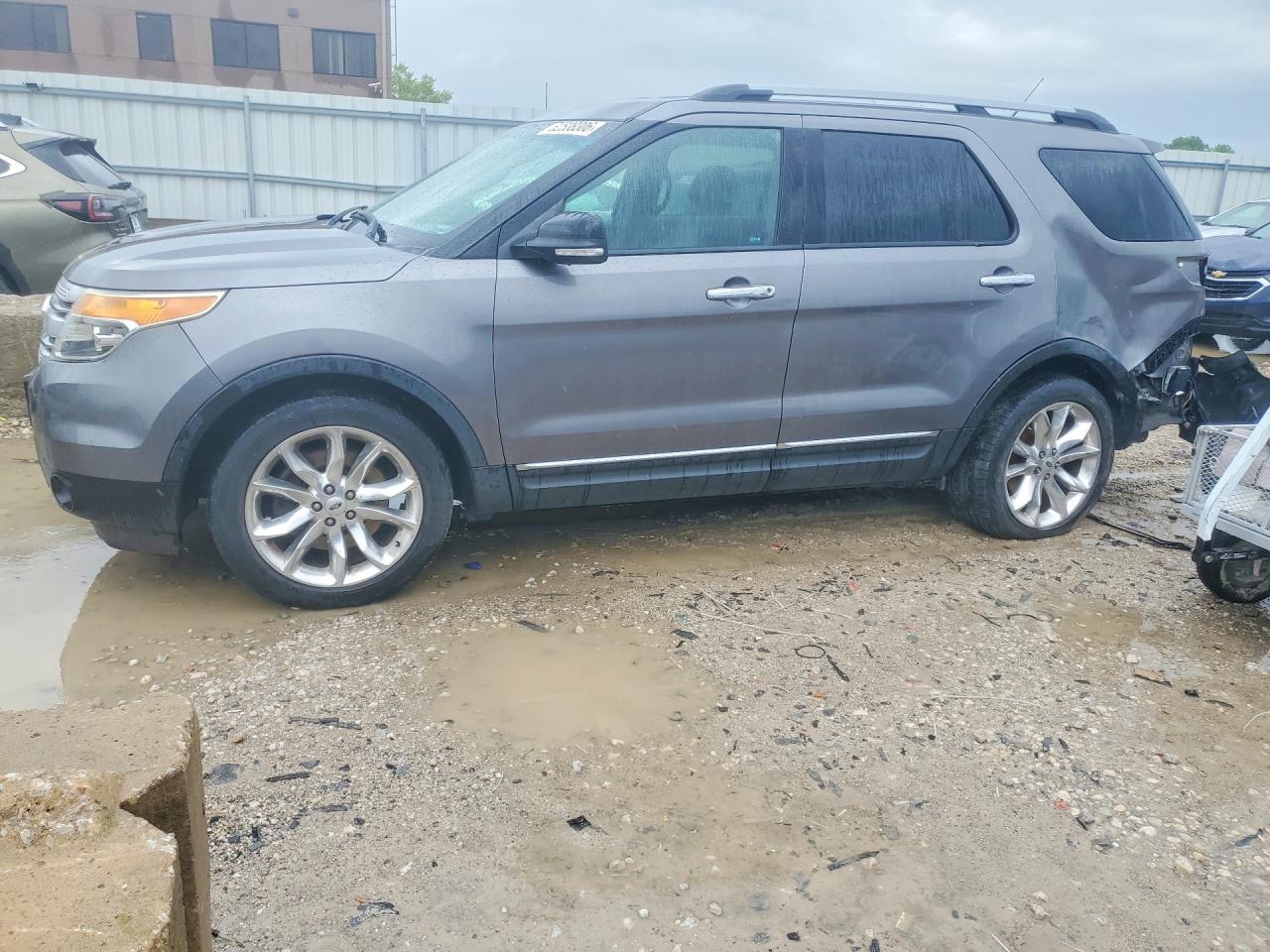 Salvage Ford Explorer Image
