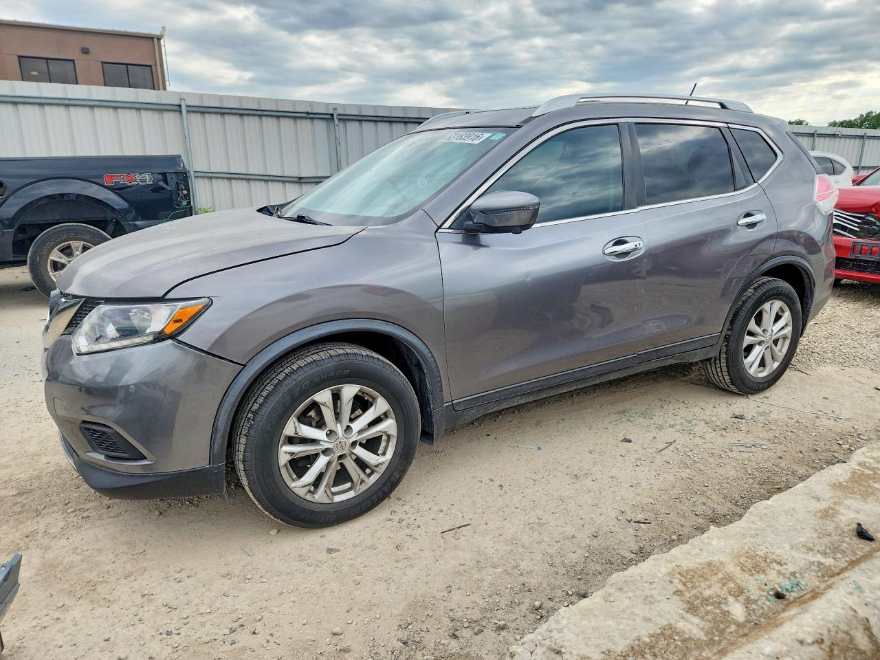 Salvage Nissan Rogue Image