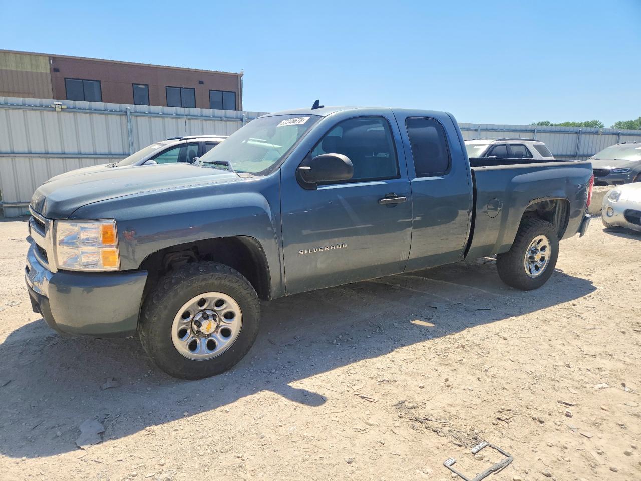 Salvage Chevrolet Silverado Image