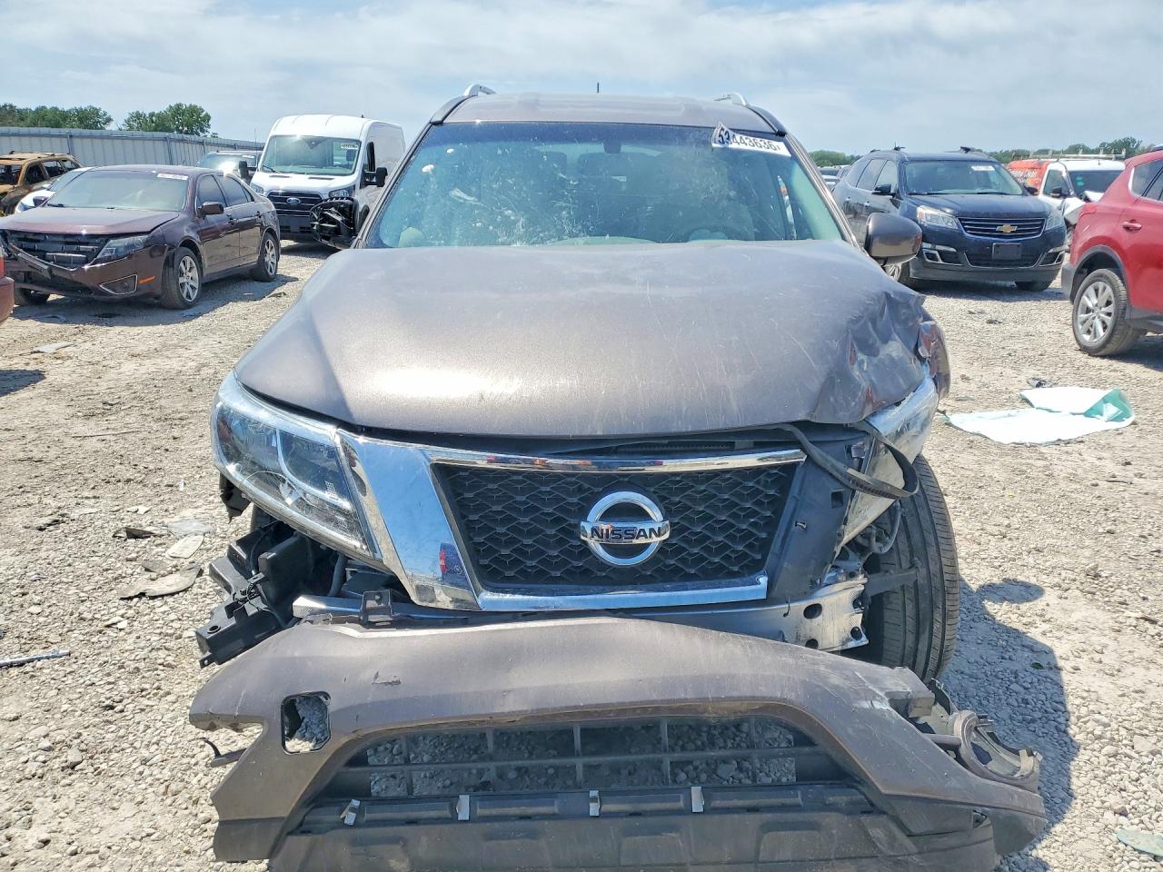 Nissan Pathfinder Sv