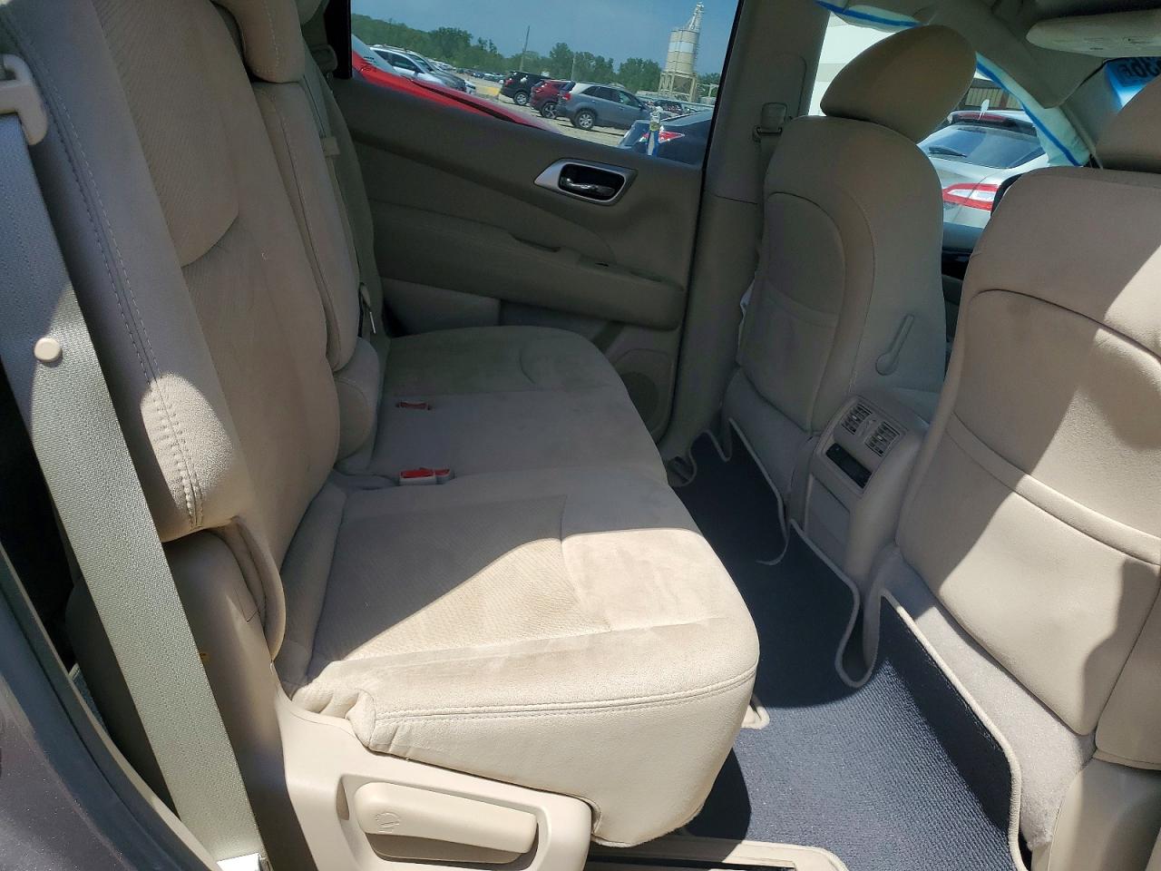 Nissan Pathfinder Sv