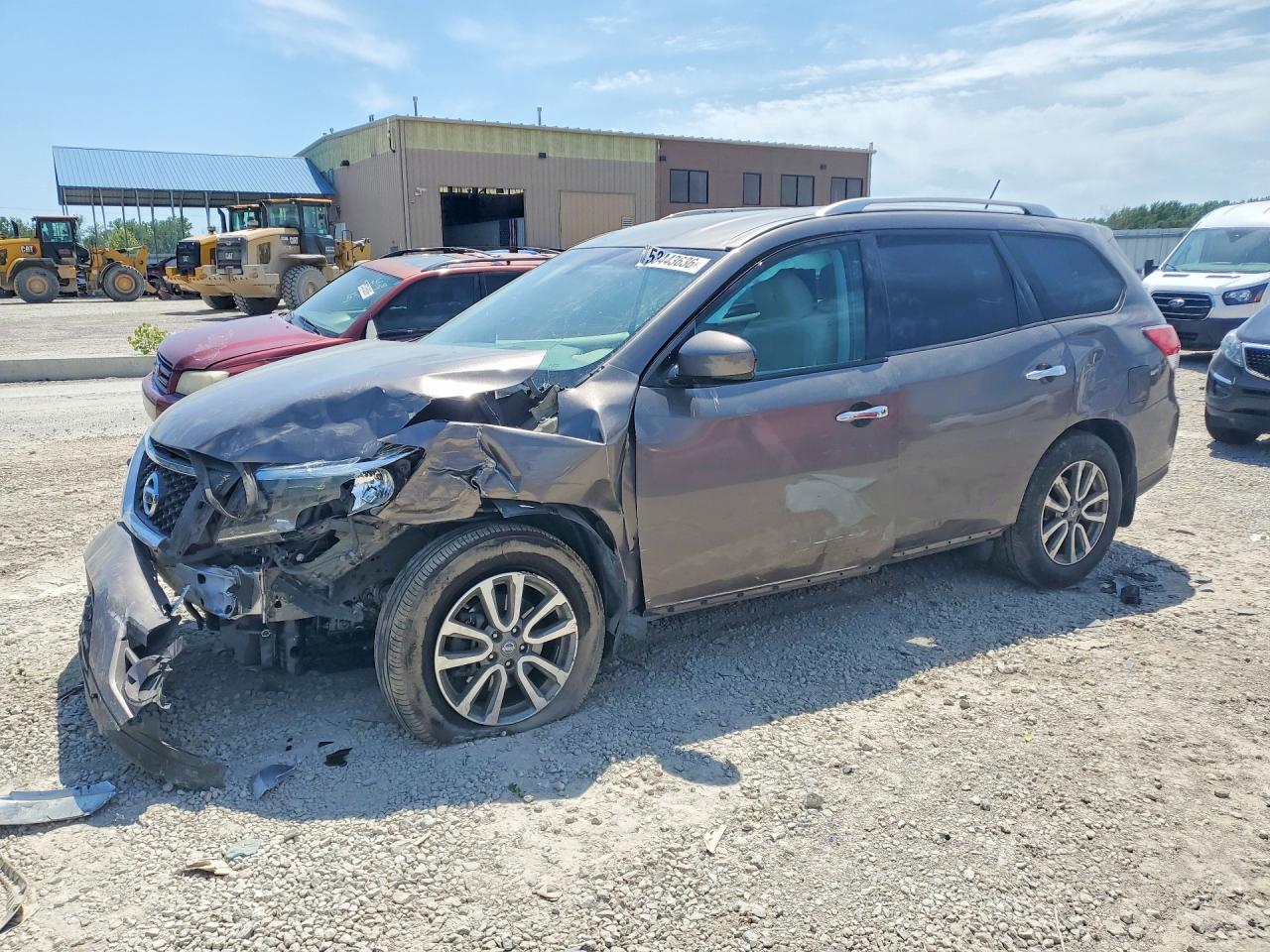 Salvage Nissan Pathfinder Image