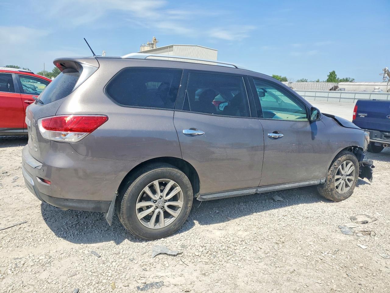 Nissan Pathfinder Sv