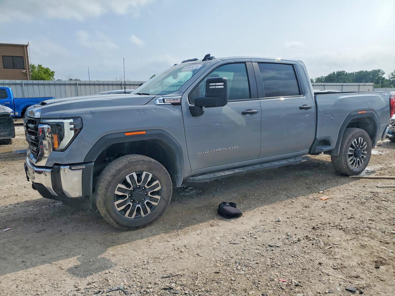 Salvage GMC Sierra Image