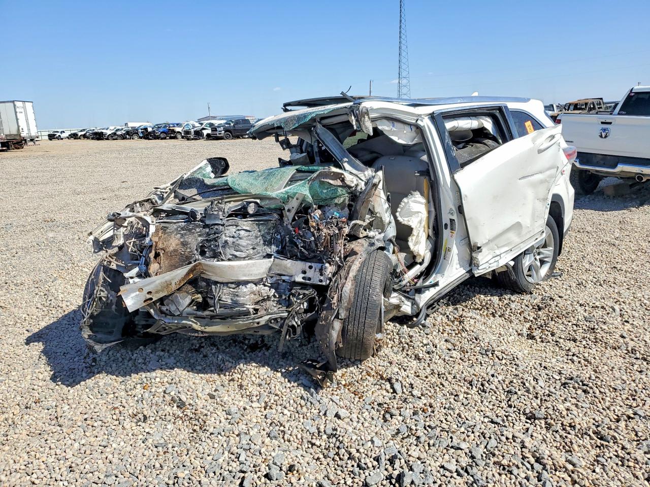 Salvage Toyota Highlander Image