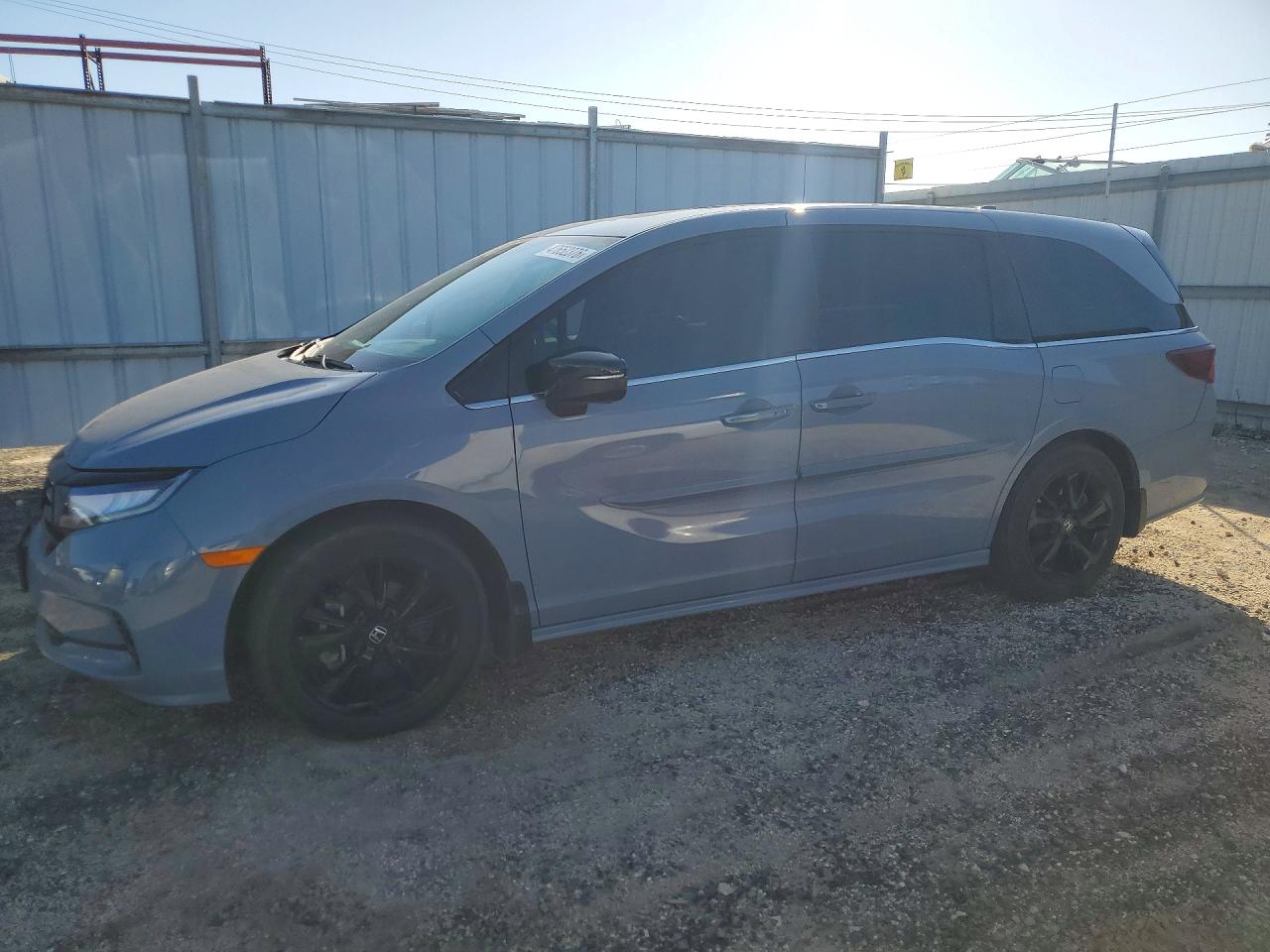 Salvage Honda Odyssey Image