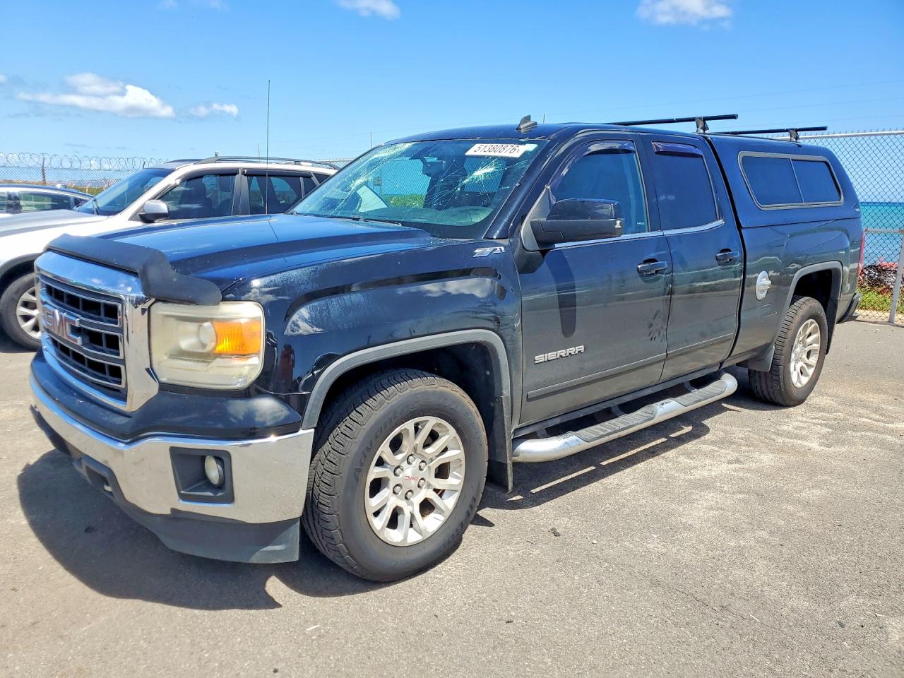 Salvage GMC Sierra Image