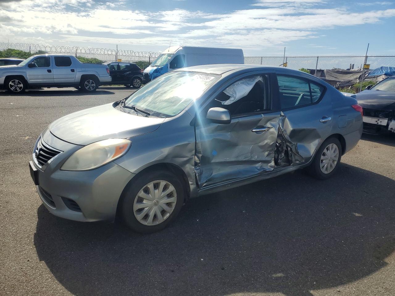 Salvage Nissan Versa Image