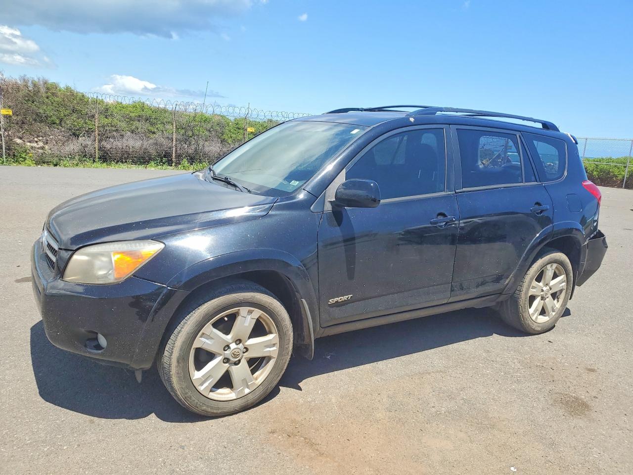Salvage Toyota RAV4 Image