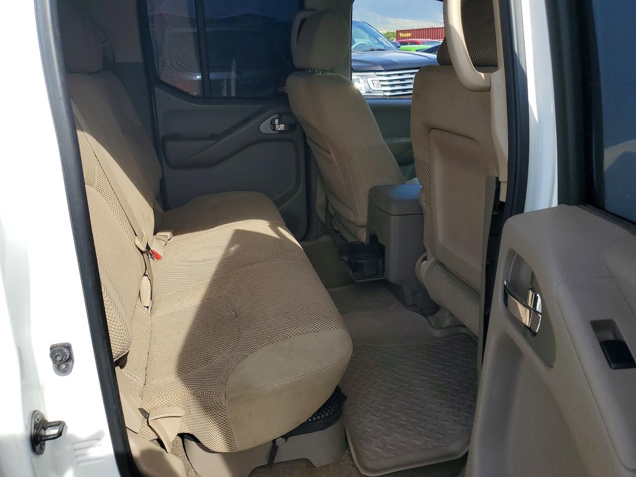 Nissan Frontier Se V6