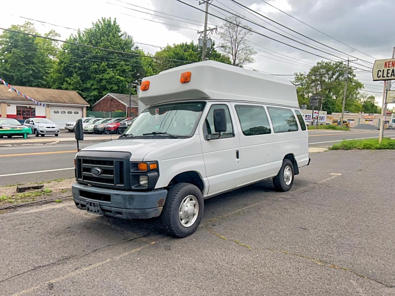 Ford Econoline E350 Super Duty Van