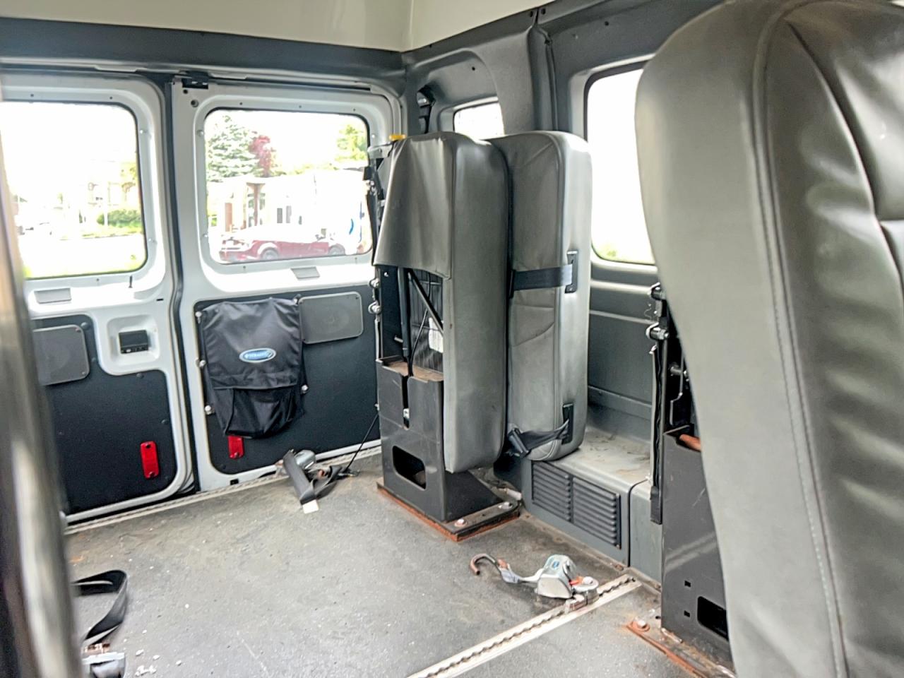 Ford Econoline E350 Super Duty Van