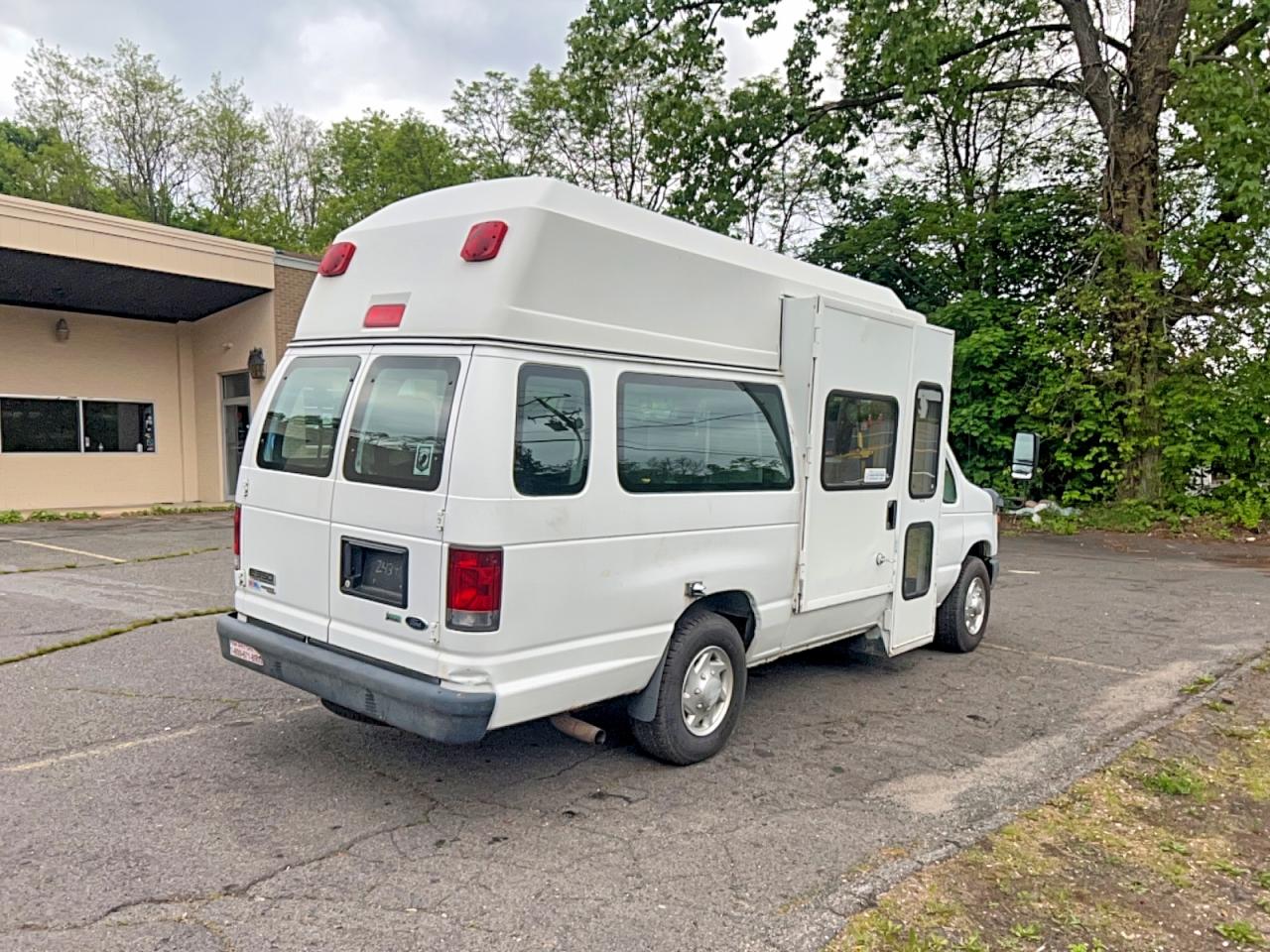 Ford Econoline E350 Super Duty Van