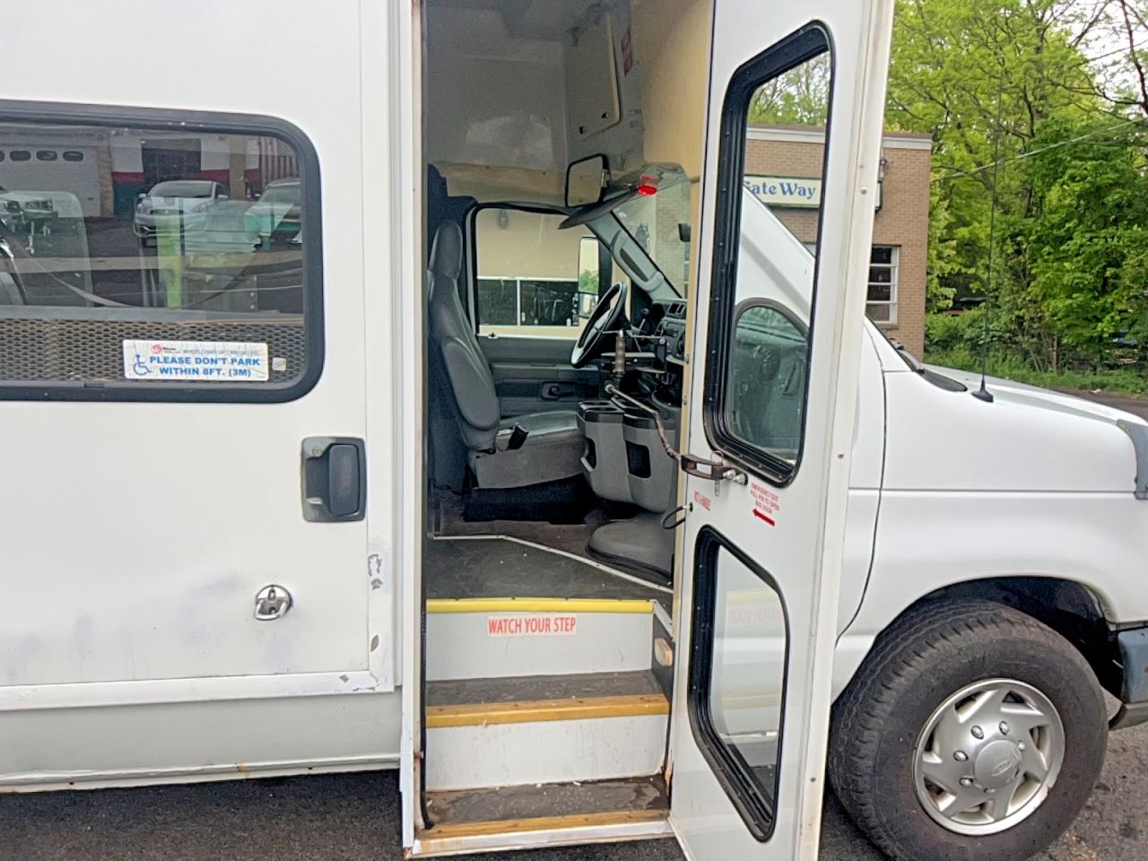 Ford Econoline E350 Super Duty Van