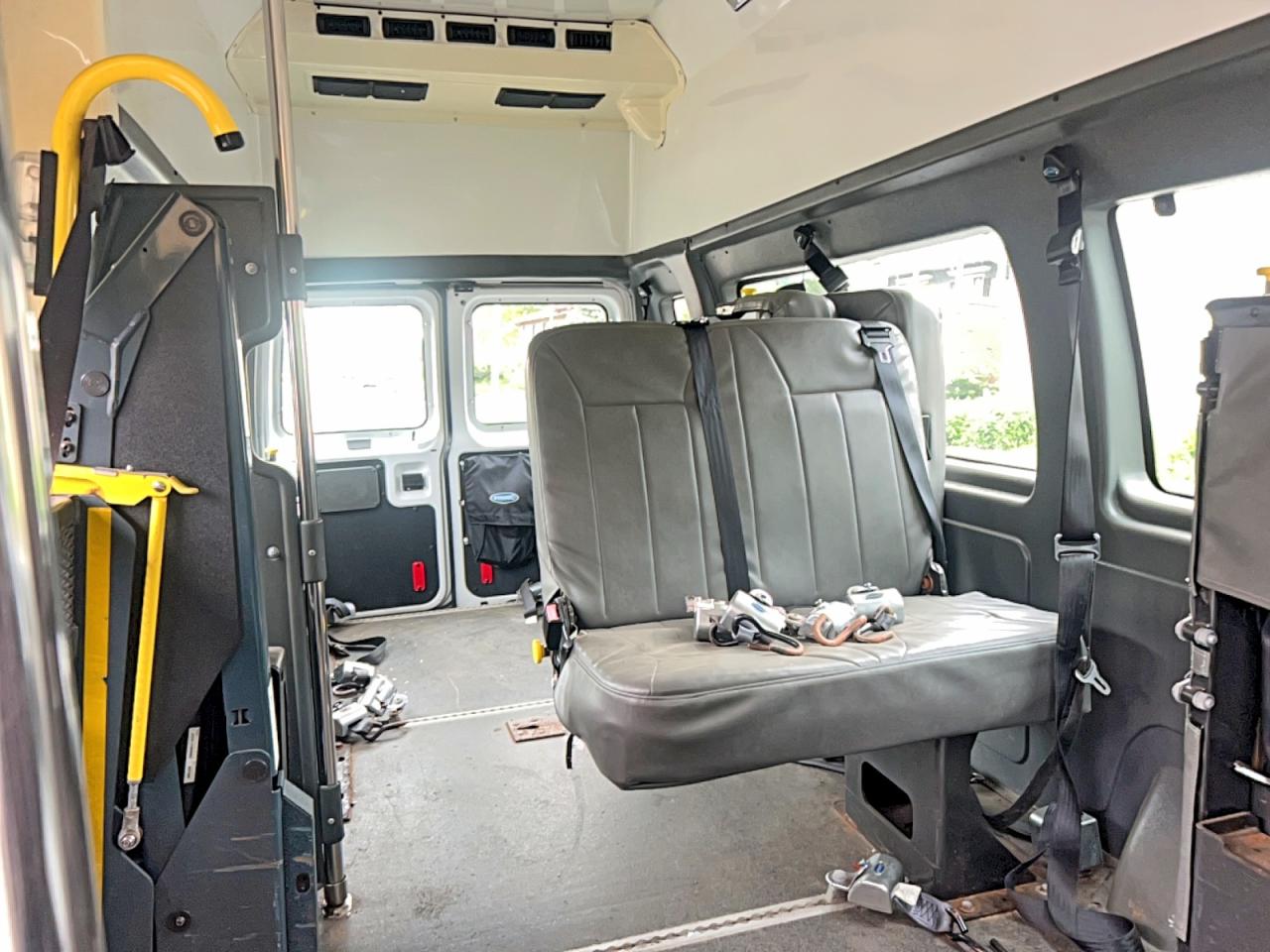 Ford Econoline E350 Super Duty Van